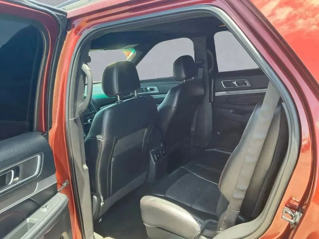 Ford Explorer photo 14