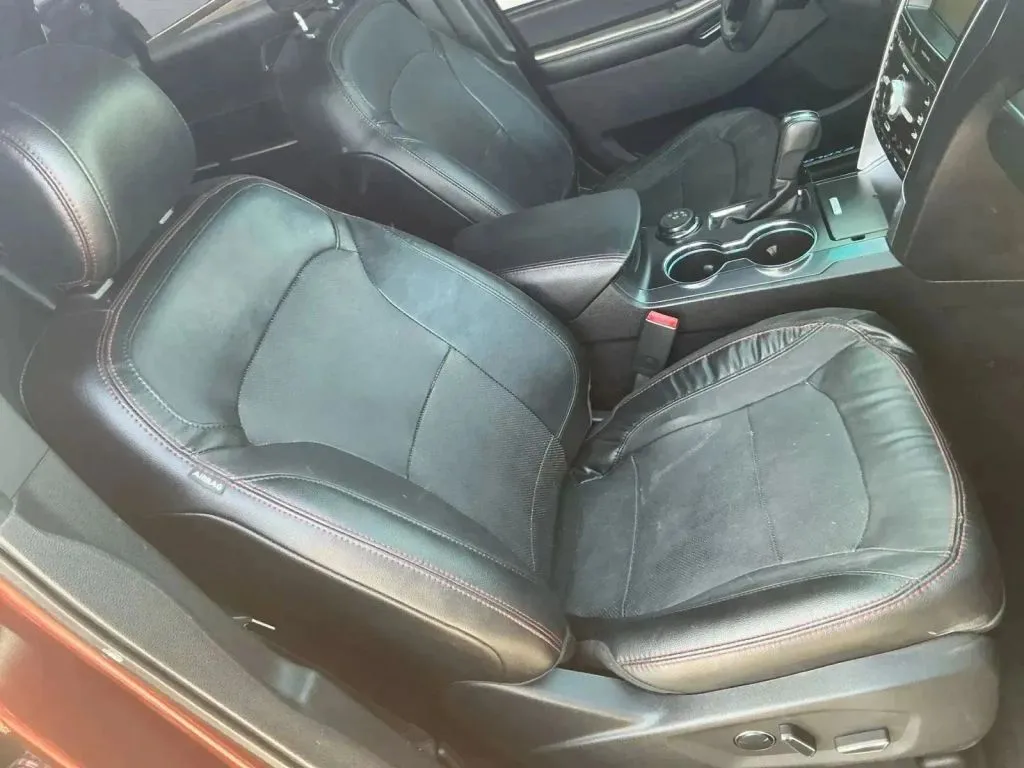 Ford Explorer photo 22