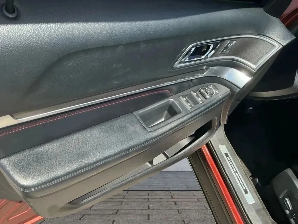 Ford Explorer photo 10