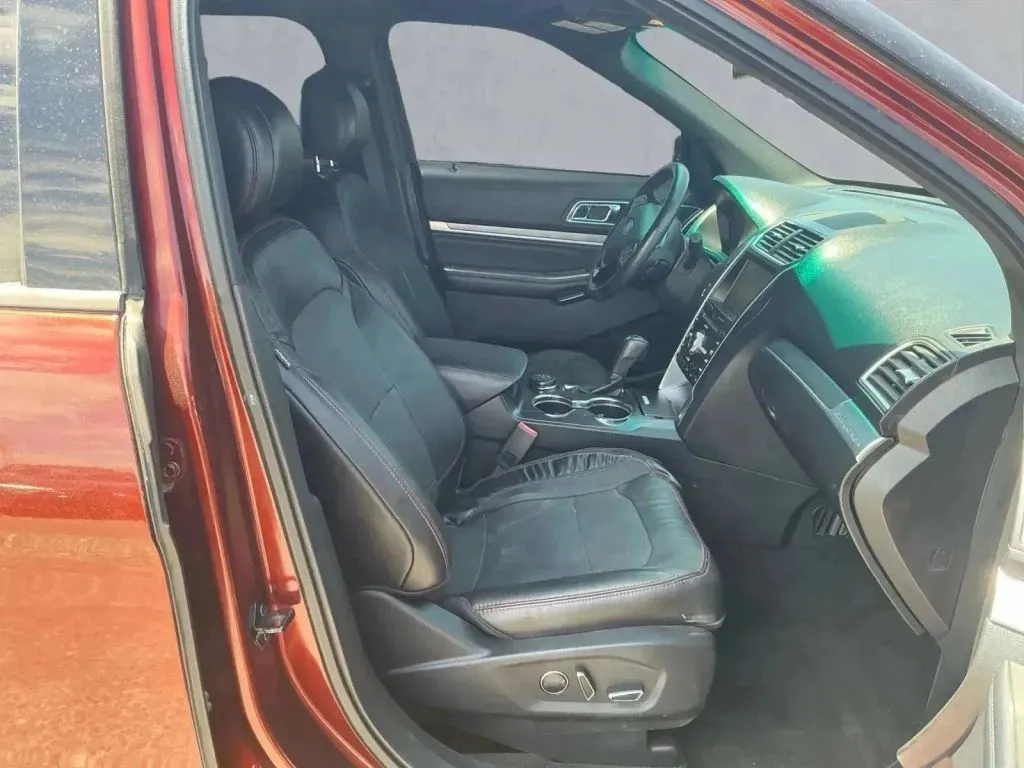 Ford Explorer photo 21