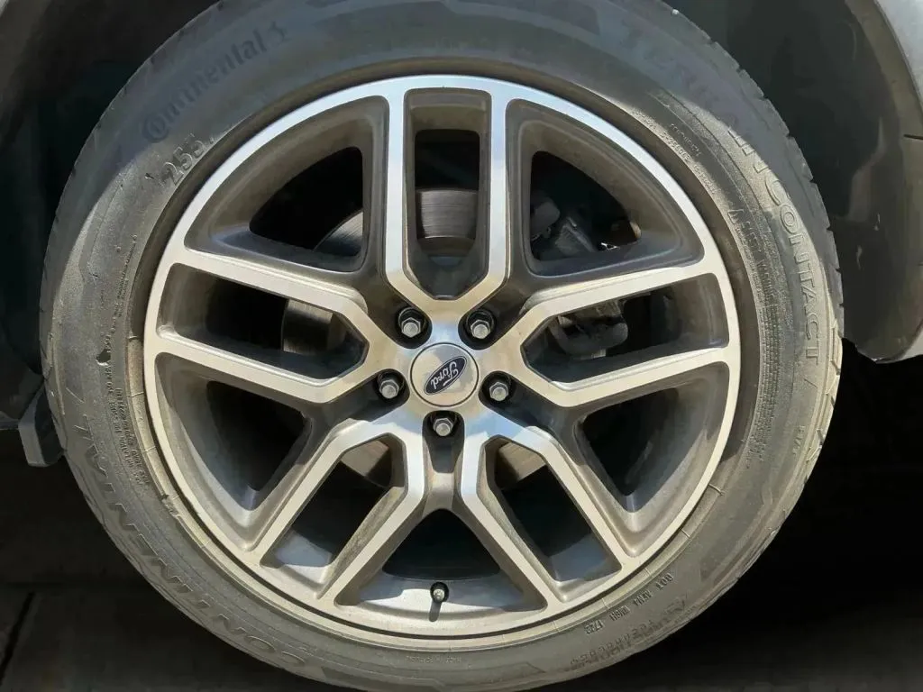 Ford Explorer photo 18