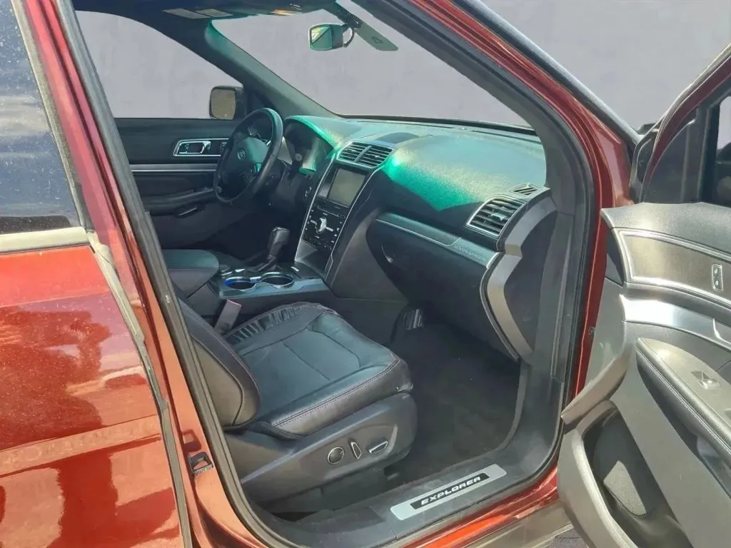 Ford Explorer photo 20
