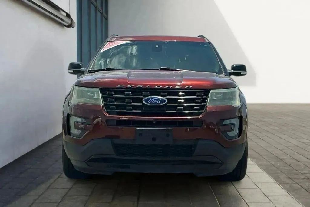 Ford Explorer photo 7