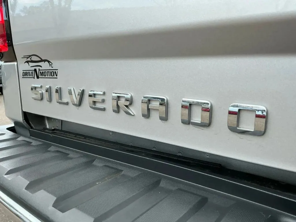 Chevrolet Silverado photo 18