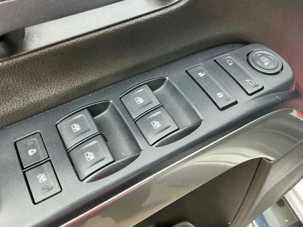 Chevrolet Silverado photo 11