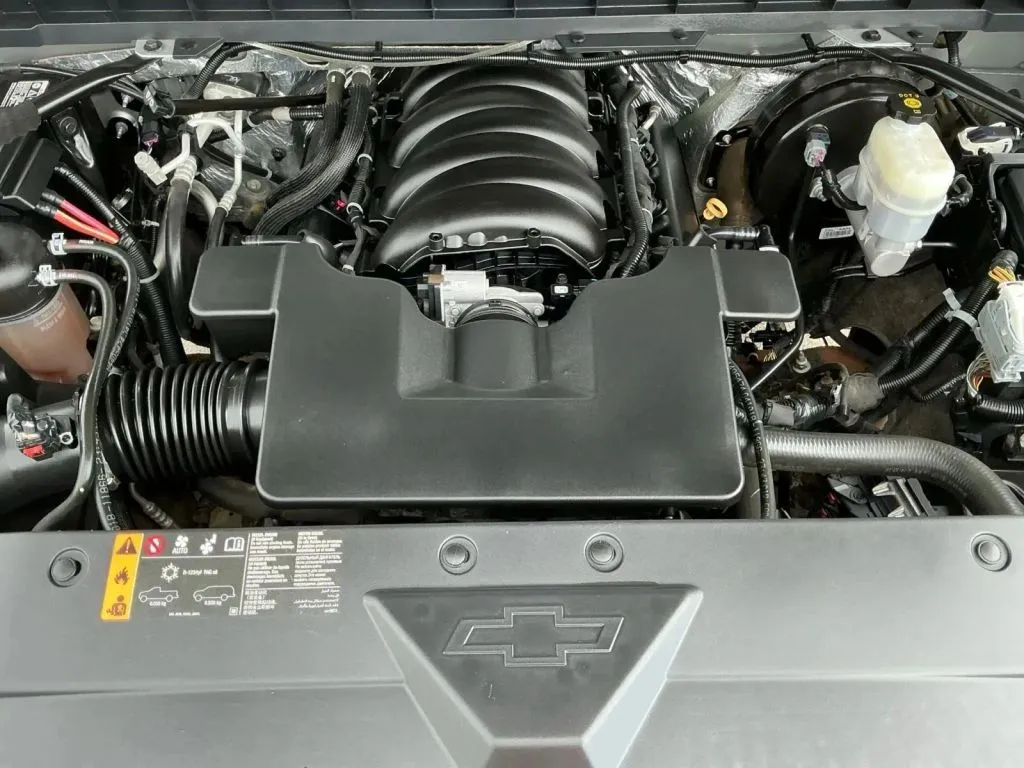 Chevrolet Silverado photo 23