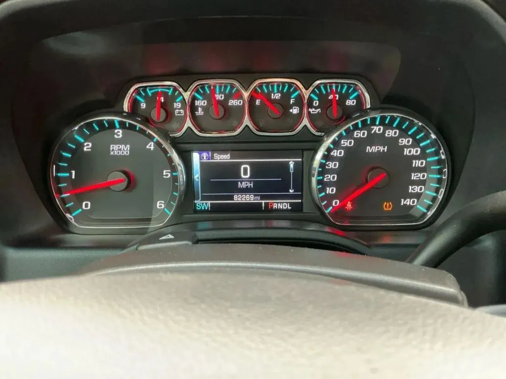 Chevrolet Silverado photo 25
