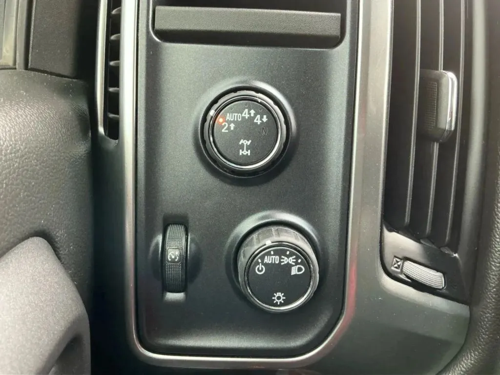 Chevrolet Silverado photo 34