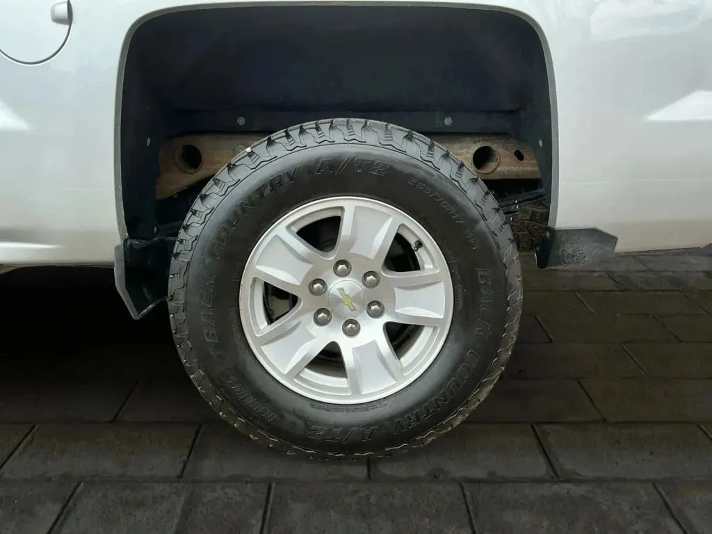Chevrolet Silverado photo 17
