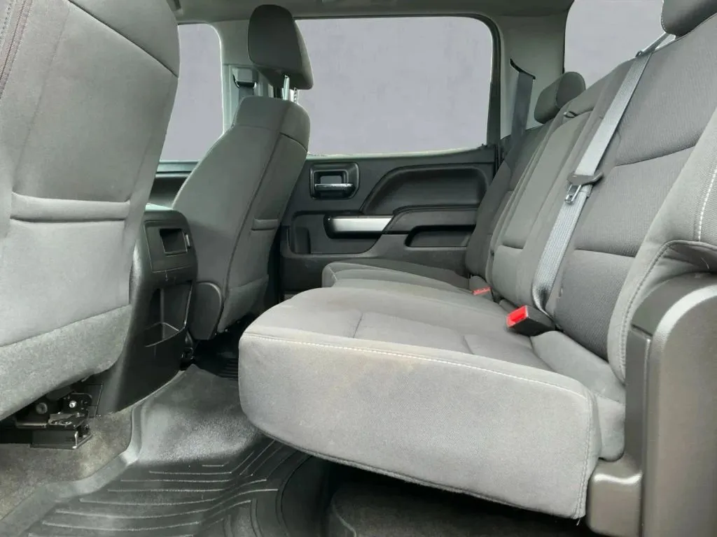 Chevrolet Silverado photo 14
