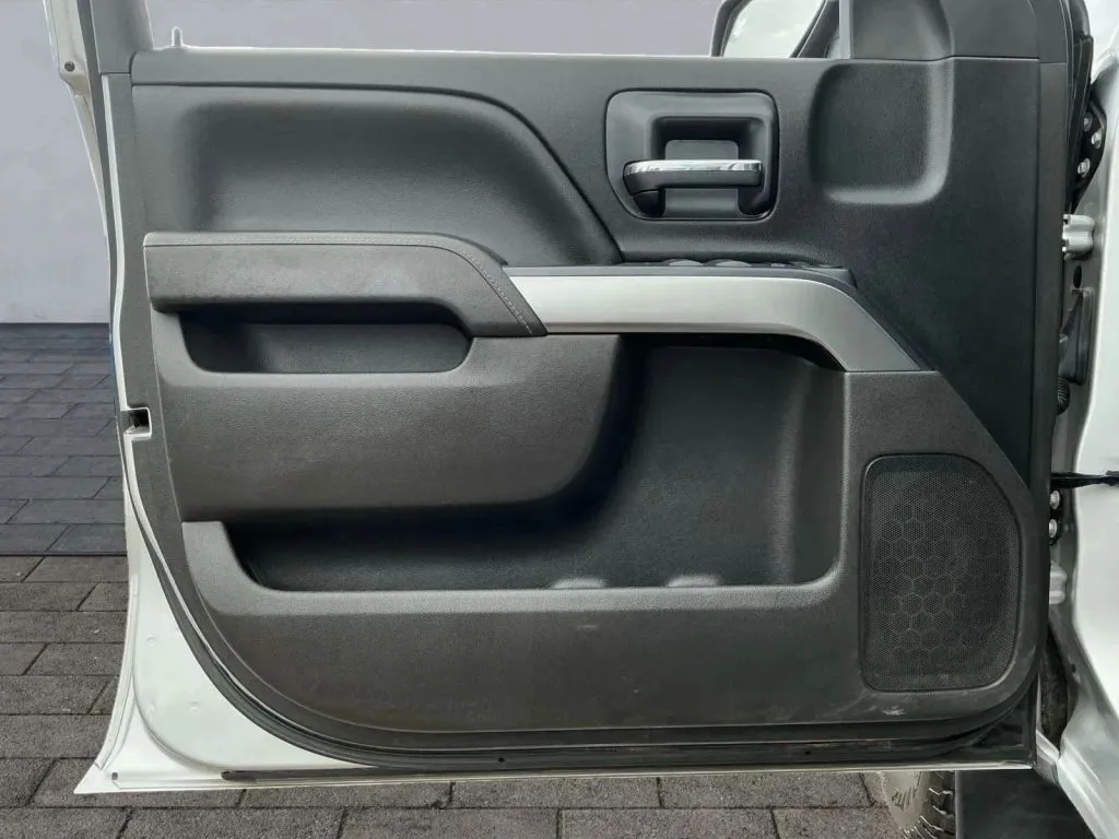 Chevrolet Silverado photo 10