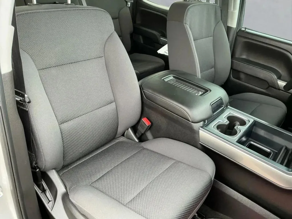 Chevrolet Silverado photo 22