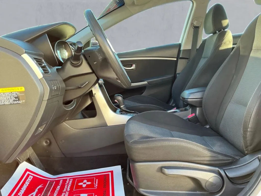 Hyundai Elantra GT photo 12