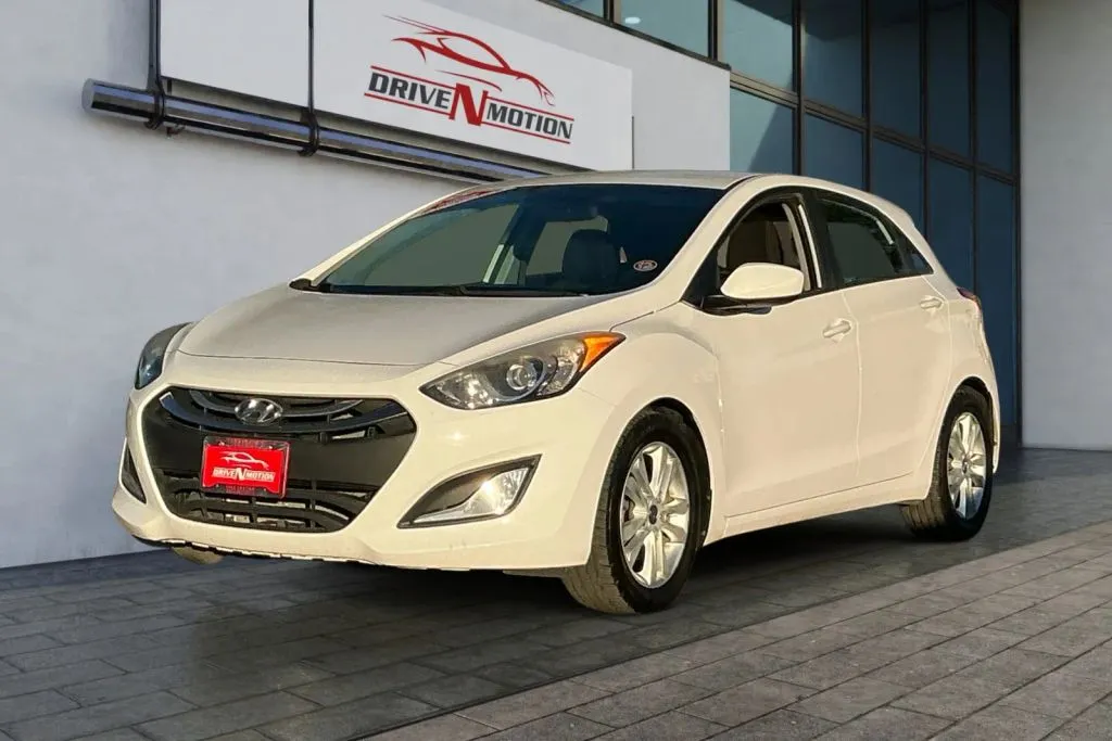 Hyundai Elantra GT photo 7