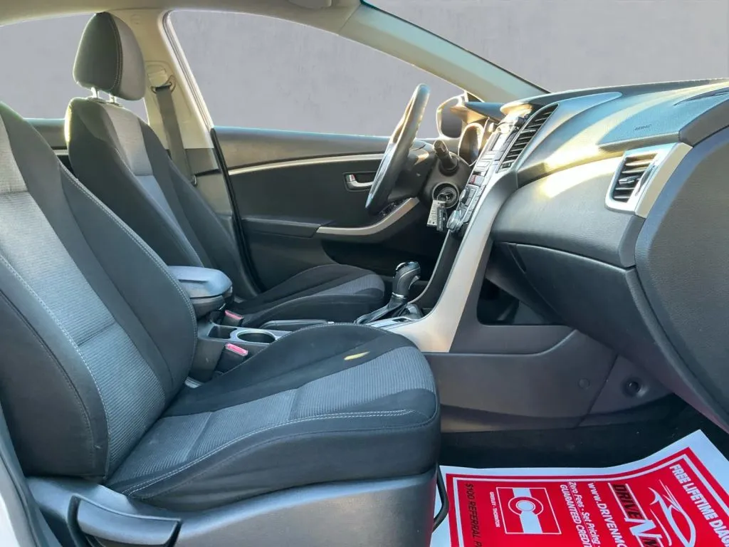 Hyundai Elantra GT photo 21