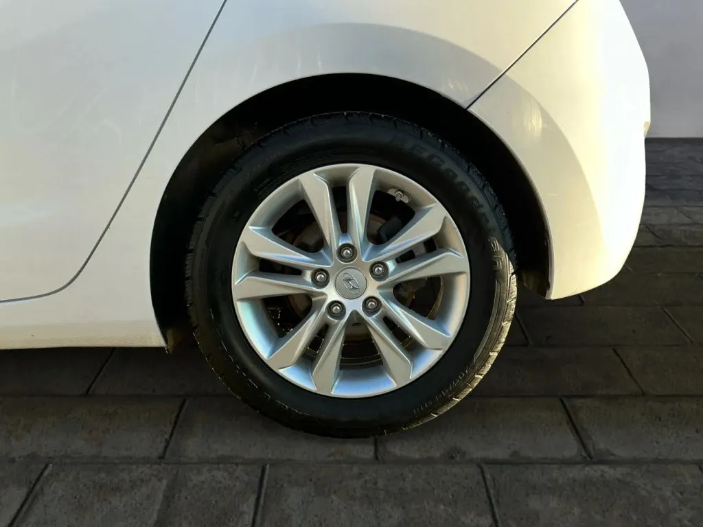 Hyundai Elantra GT photo 17