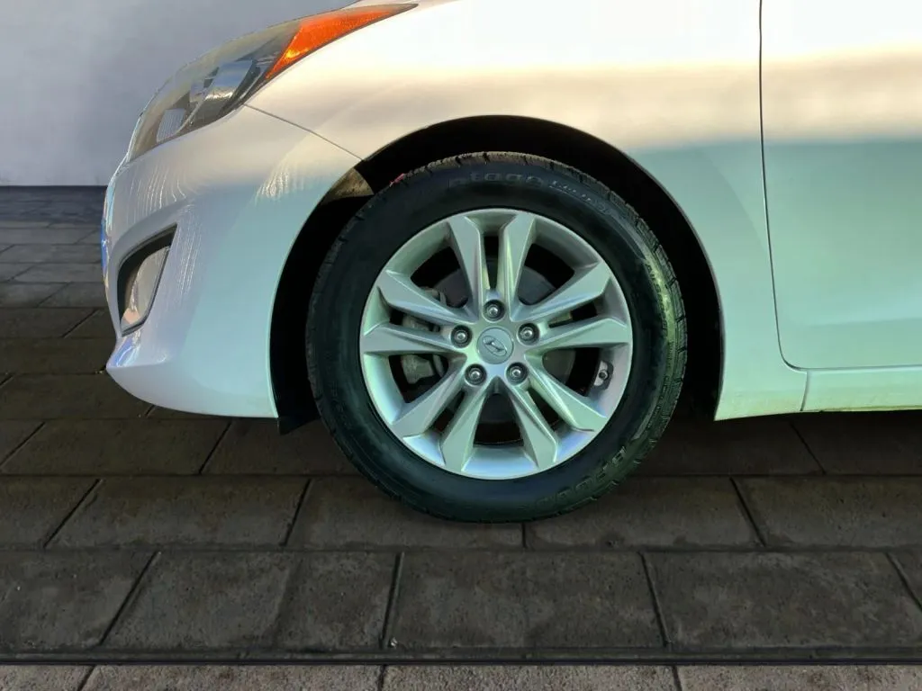 Hyundai Elantra GT photo 24