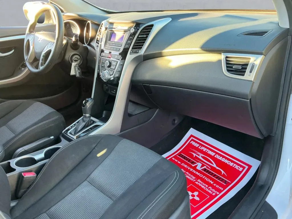 Hyundai Elantra GT photo 20