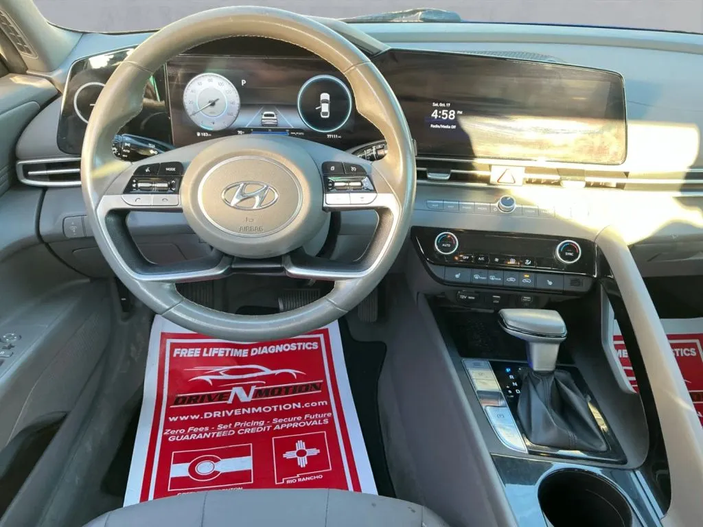 Hyundai Elantra photo 16