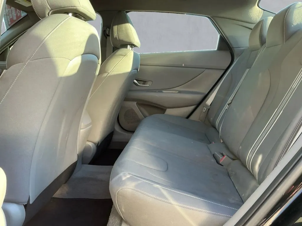 Hyundai Elantra photo 14