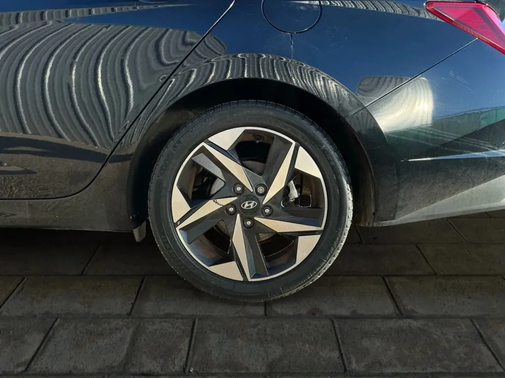 Hyundai Elantra photo 17