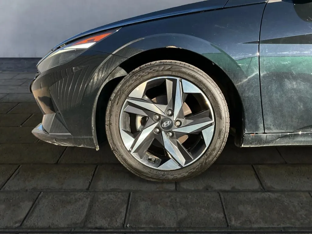 Hyundai Elantra photo 23