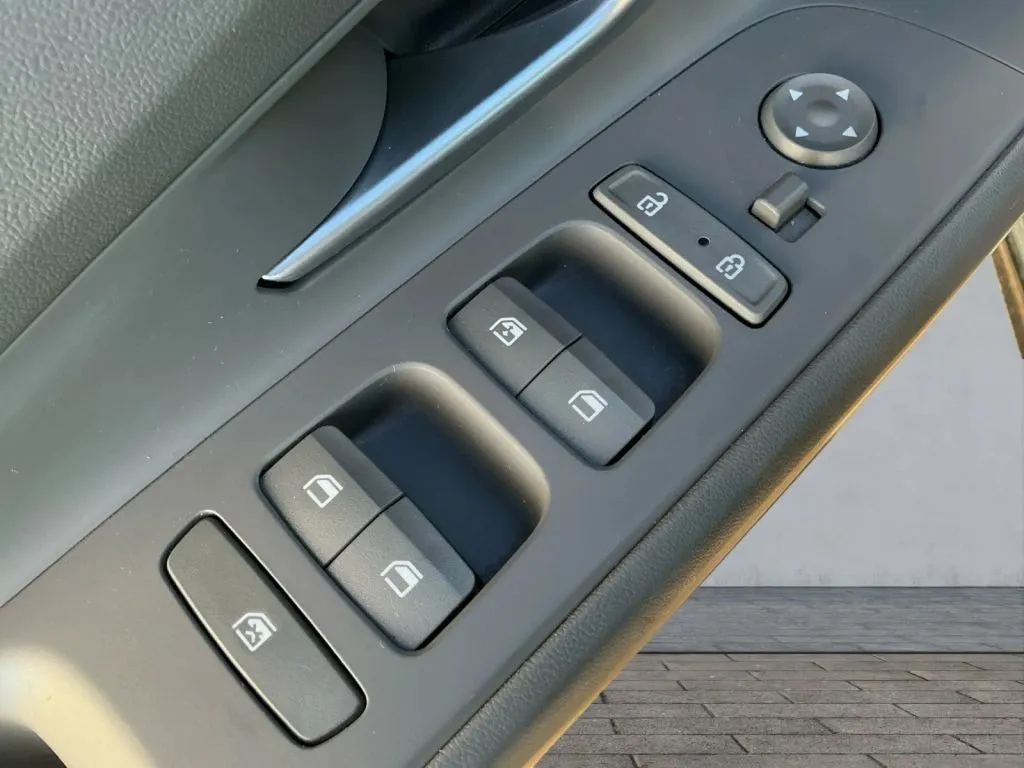 Hyundai Elantra photo 11
