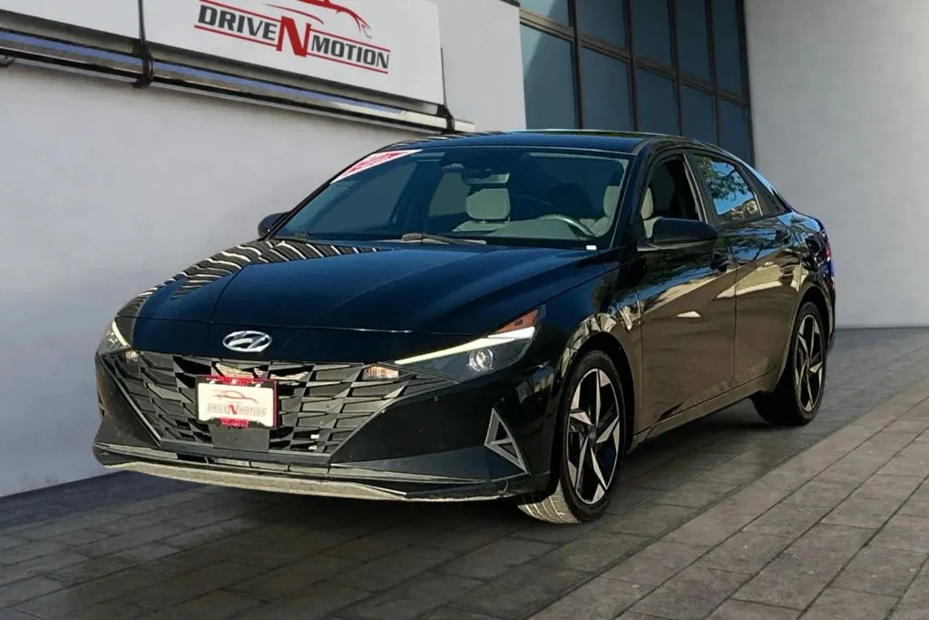 Hyundai Elantra photo 7