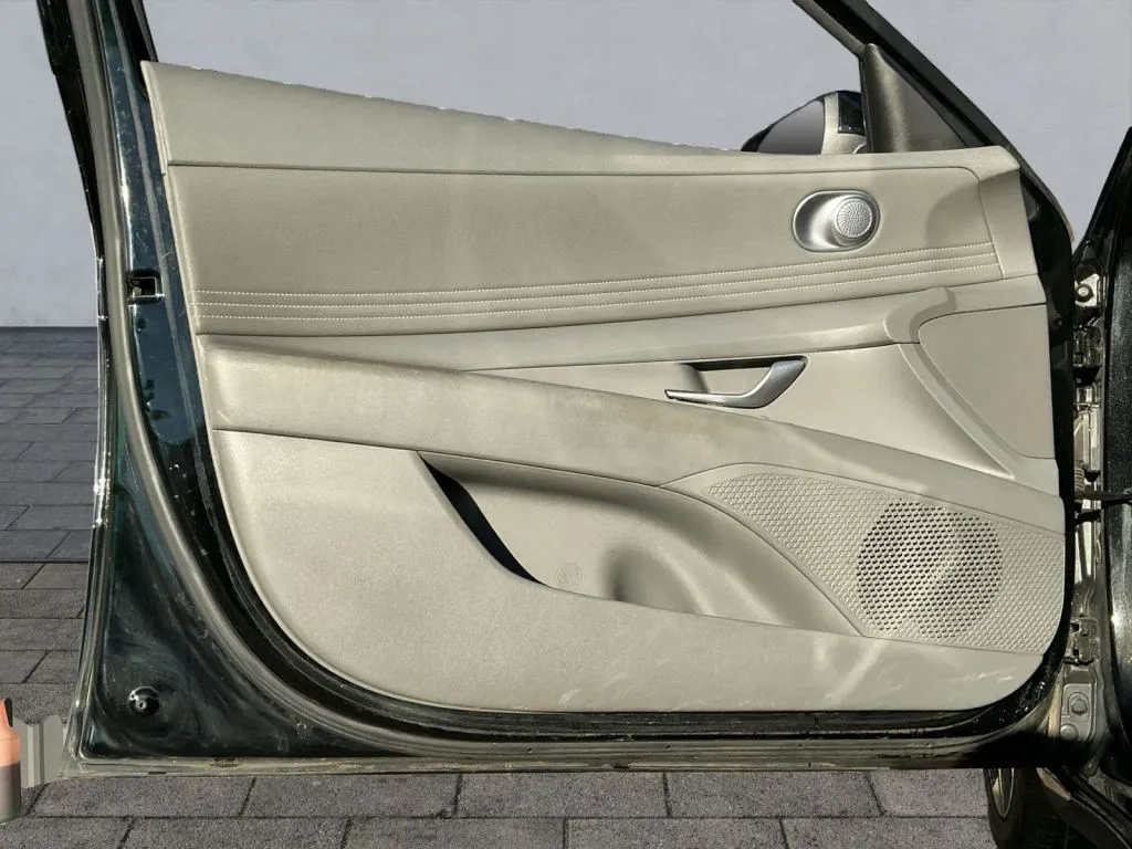 Hyundai Elantra photo 10