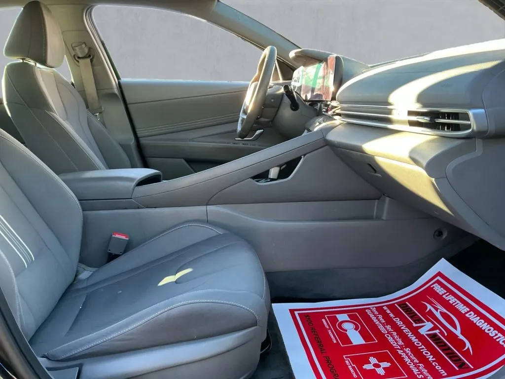 Hyundai Elantra photo 20