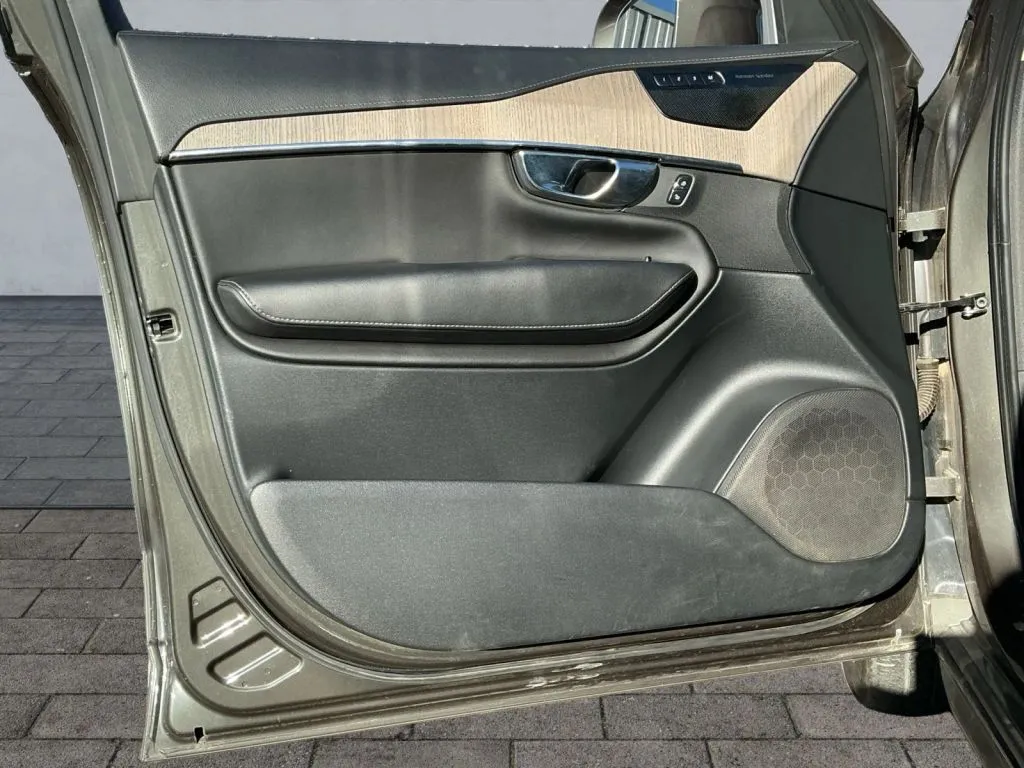 Volvo XC90 photo 10