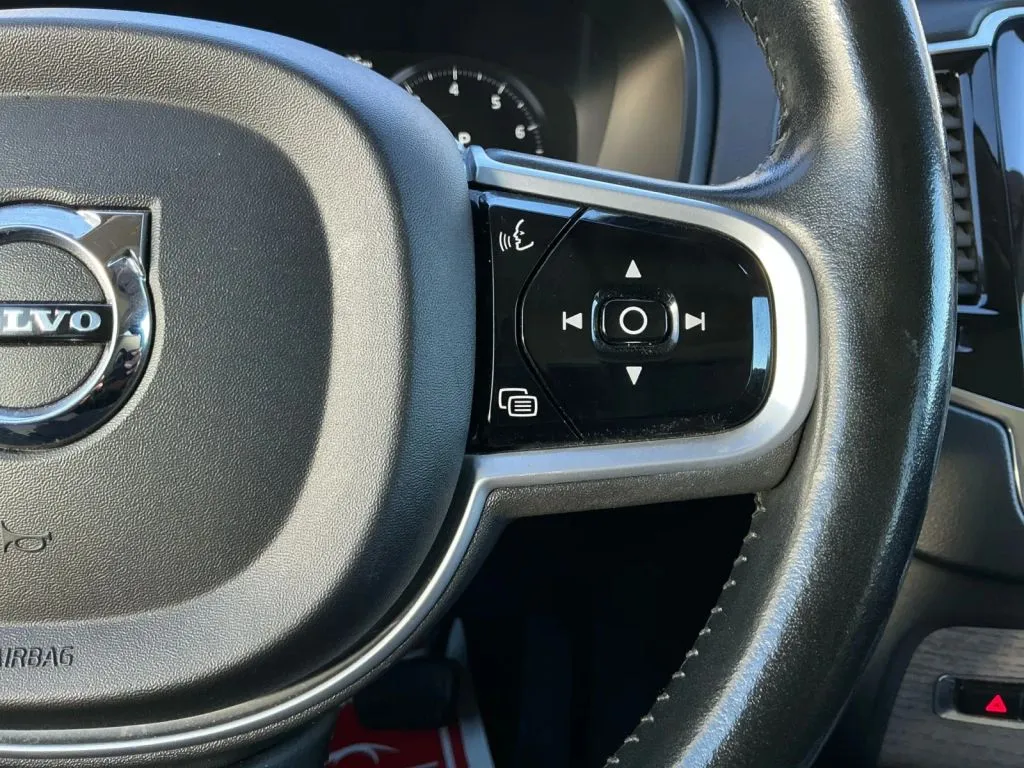 Volvo XC90 photo 29