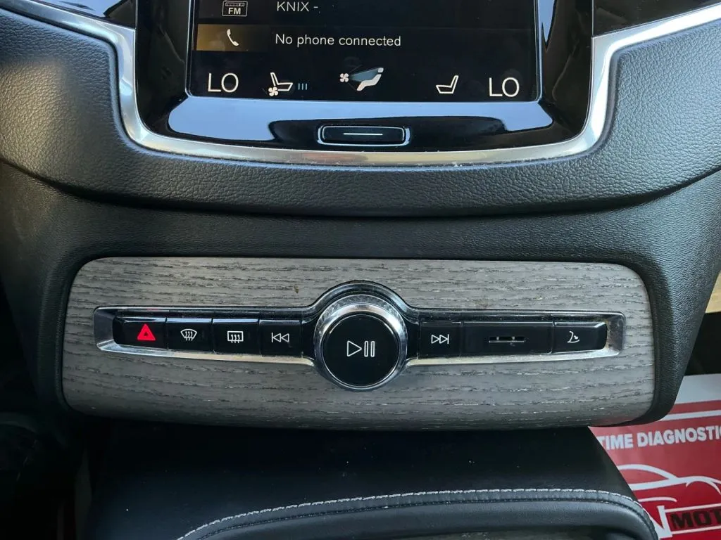 Volvo XC90 photo 34