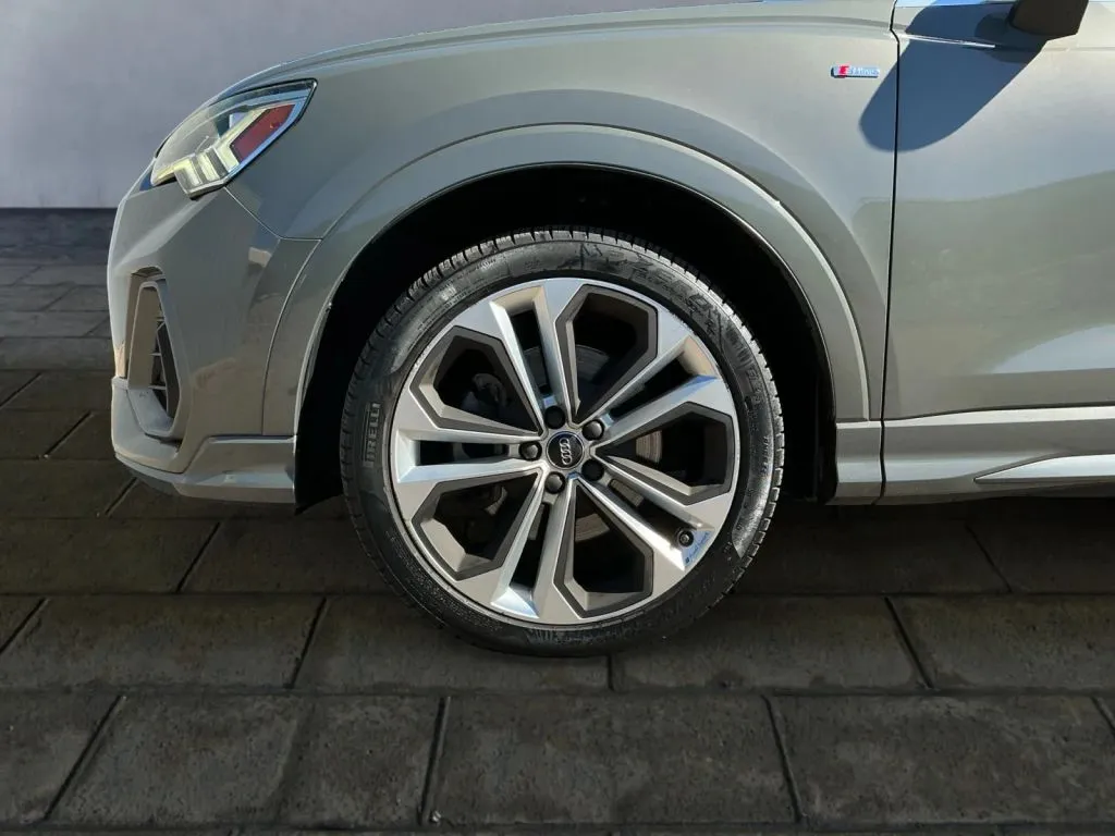 Audi Q3 photo 24