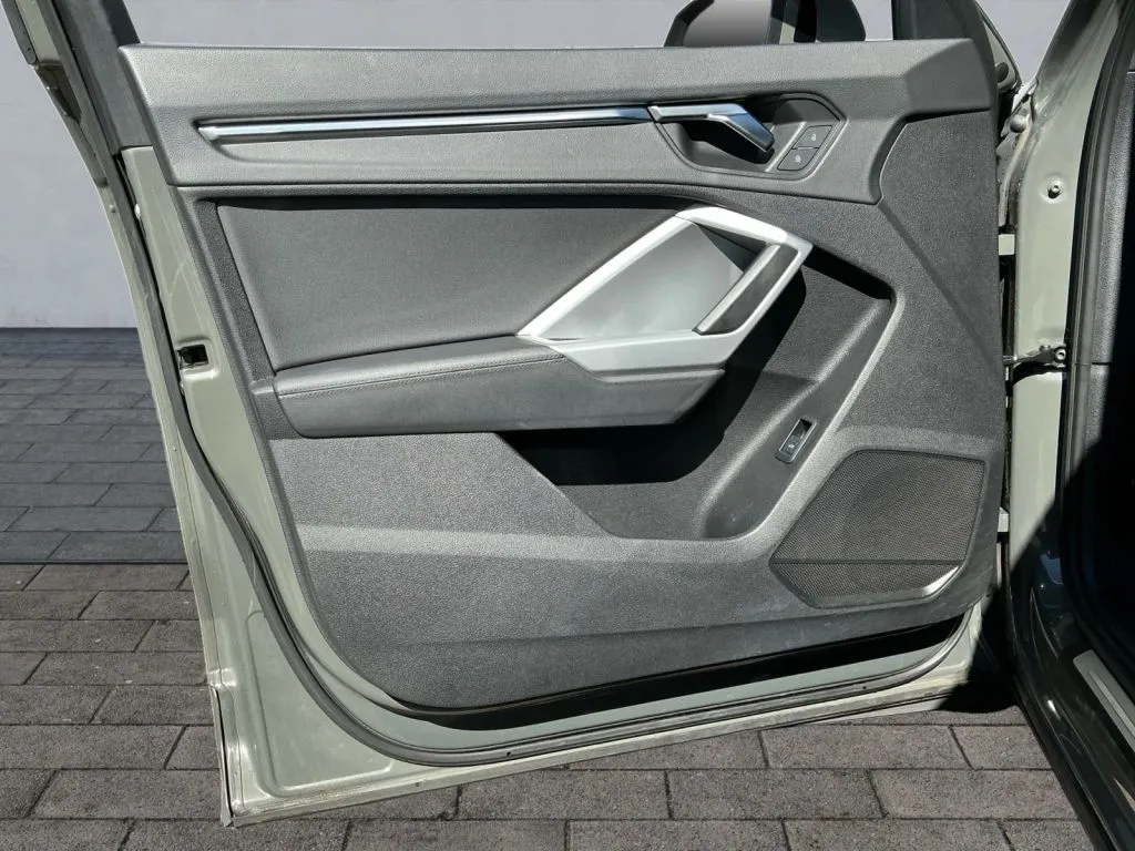 Audi Q3 photo 10