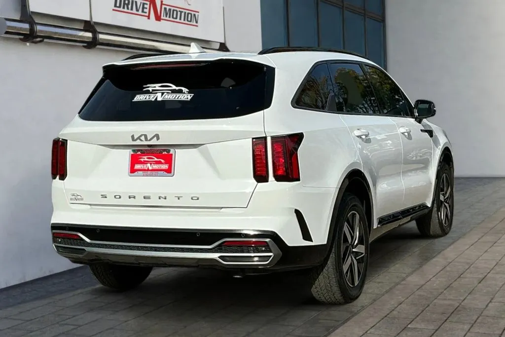 More photos of 2022 Kia Sorento EX Sport Utility 4D at Drive N-Motion Greeley, CO
