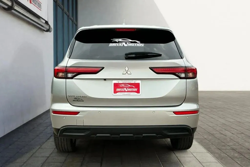 More photos of 2023 Mitsubishi Outlander ES Sport Utility 4D at Drive N-Motion Greeley, CO