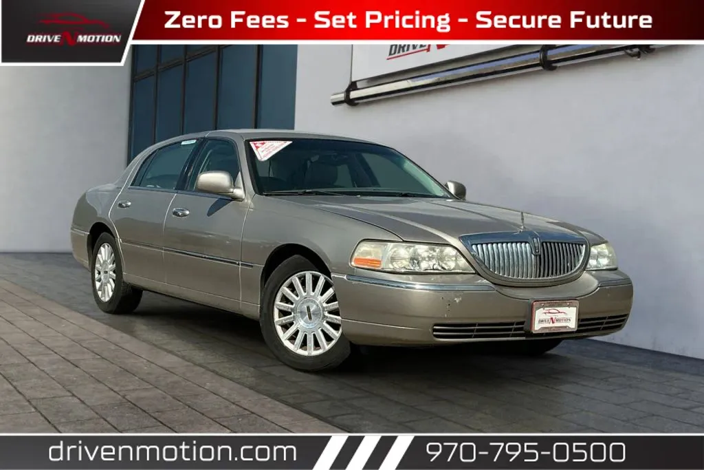 Gold 2003 Lincoln Town Car Signature Sedan 4D for sale in Greeley, CO