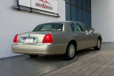 More photos of 2003 Lincoln Town Car Signature Sedan 4D at Drive N-Motion Greeley, CO