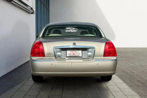 More photos of 2003 Lincoln Town Car Signature Sedan 4D at Drive N-Motion Greeley, CO
