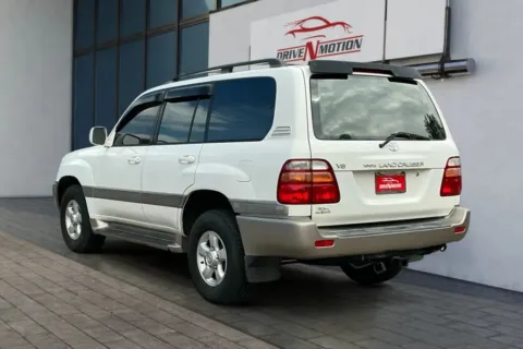More photos of 2000 Toyota Land Cruiser Sport Utility 4D at Drive N-Motion Greeley, CO