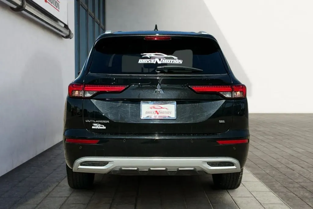More photos of 2022 Mitsubishi Outlander SEL Sport Utility 4D at Drive N-Motion Greeley, CO