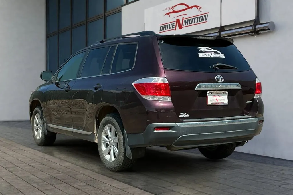More photos of 2011 Toyota Highlander Sport Utility 4D at Drive N-Motion Greeley, CO