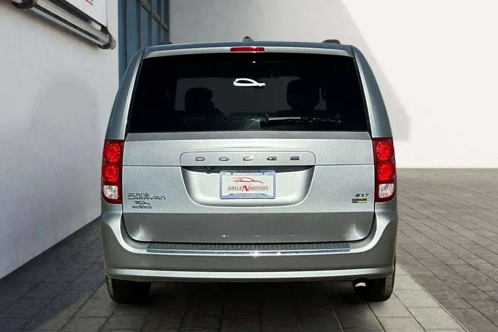 More photos of 2019 Dodge Grand Caravan Passenger SXT Minivan 4D at Drive N-Motion Greeley, CO
