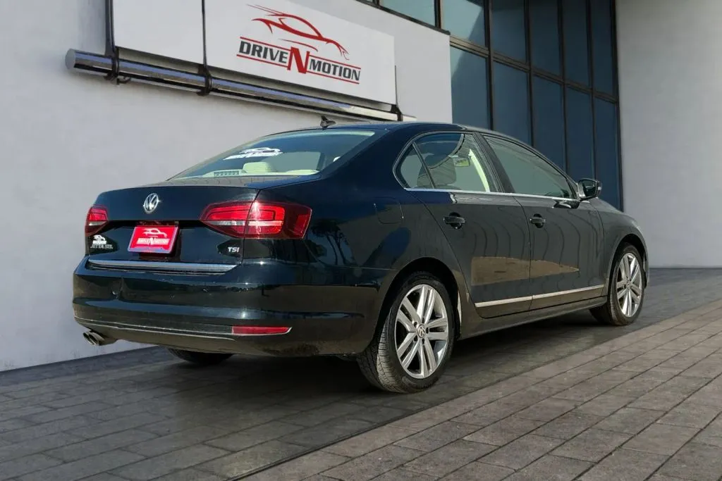 More photos of 2017 Volkswagen Jetta 1.8T SEL Sedan 4D at Drive N-Motion Greeley, CO