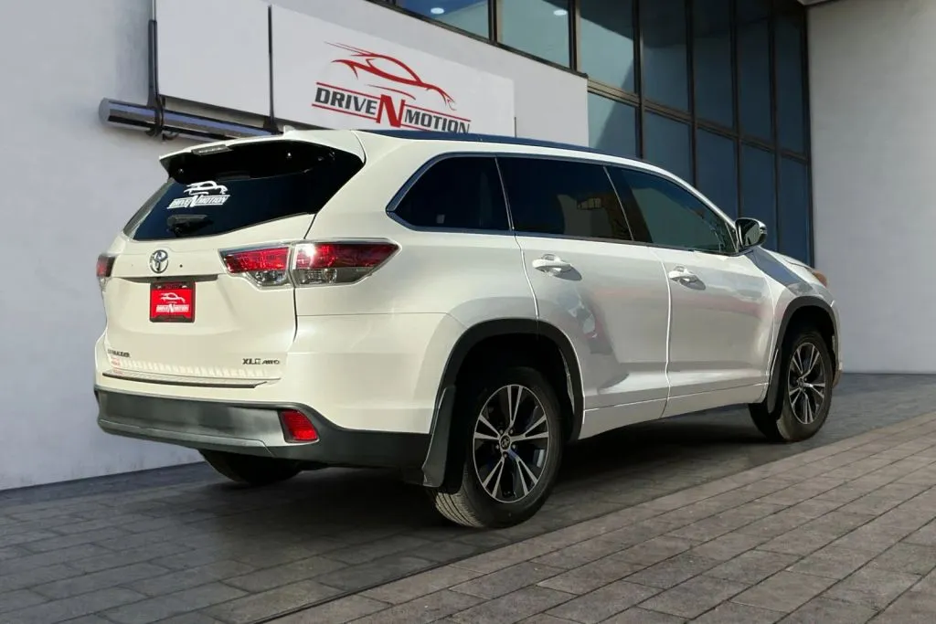 More photos of 2016 Toyota Highlander XLE Sport Utility 4D at Drive N-Motion Greeley, CO