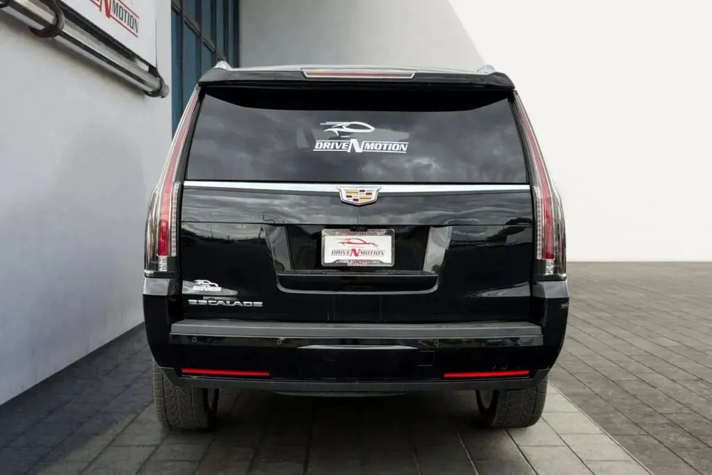 More photos of 2020 Cadillac Escalade Platinum Sport Utility 4D at Drive N-Motion Greeley, CO