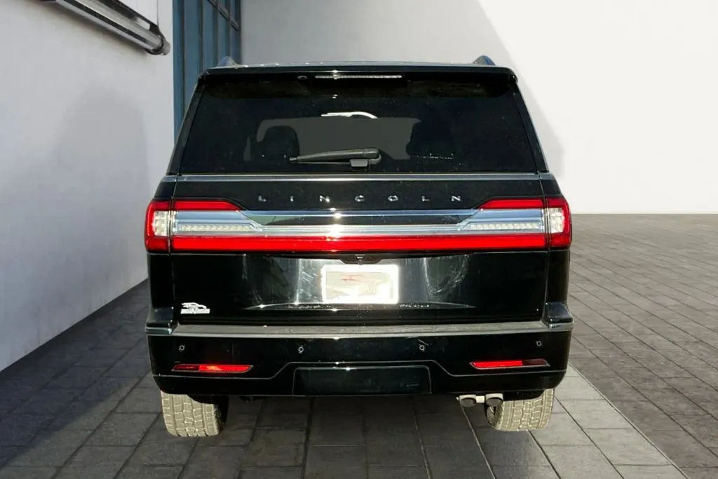 More photos of 2018 Lincoln Navigator Select Sport Utility 4D at Drive N-Motion Greeley, CO