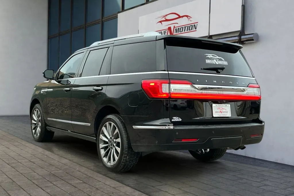 More photos of 2018 Lincoln Navigator Select Sport Utility 4D at Drive N-Motion Greeley, CO