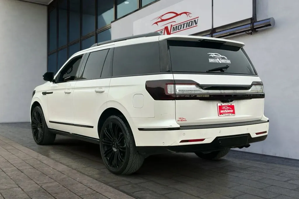 More photos of 2018 Lincoln Navigator Reserve Sport Utility 4D at Drive N-Motion Greeley, CO